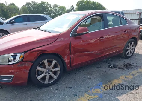 2016 Volvo S60 T5 Drive-E Premier z USA, uszkodzony, nr VIN YV126MFK4G1396231